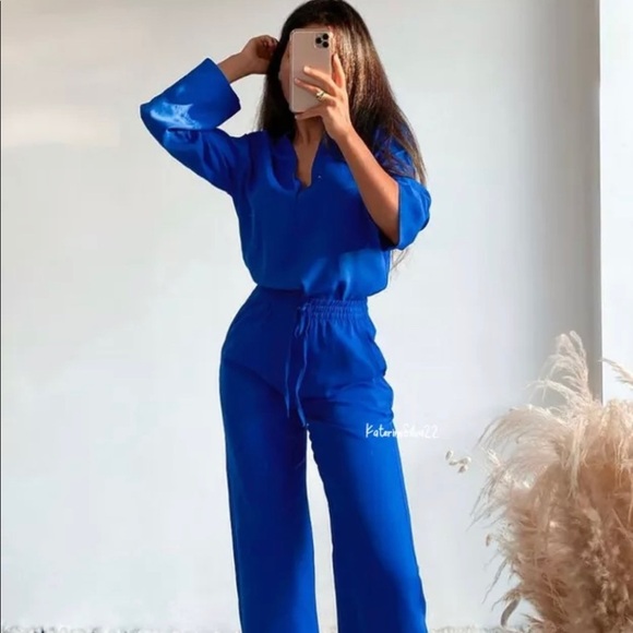 ZARA NEW WOMAN SS21 BLUISH FLOWING BLOUSE WITH VENTS - Picture 2 of 9